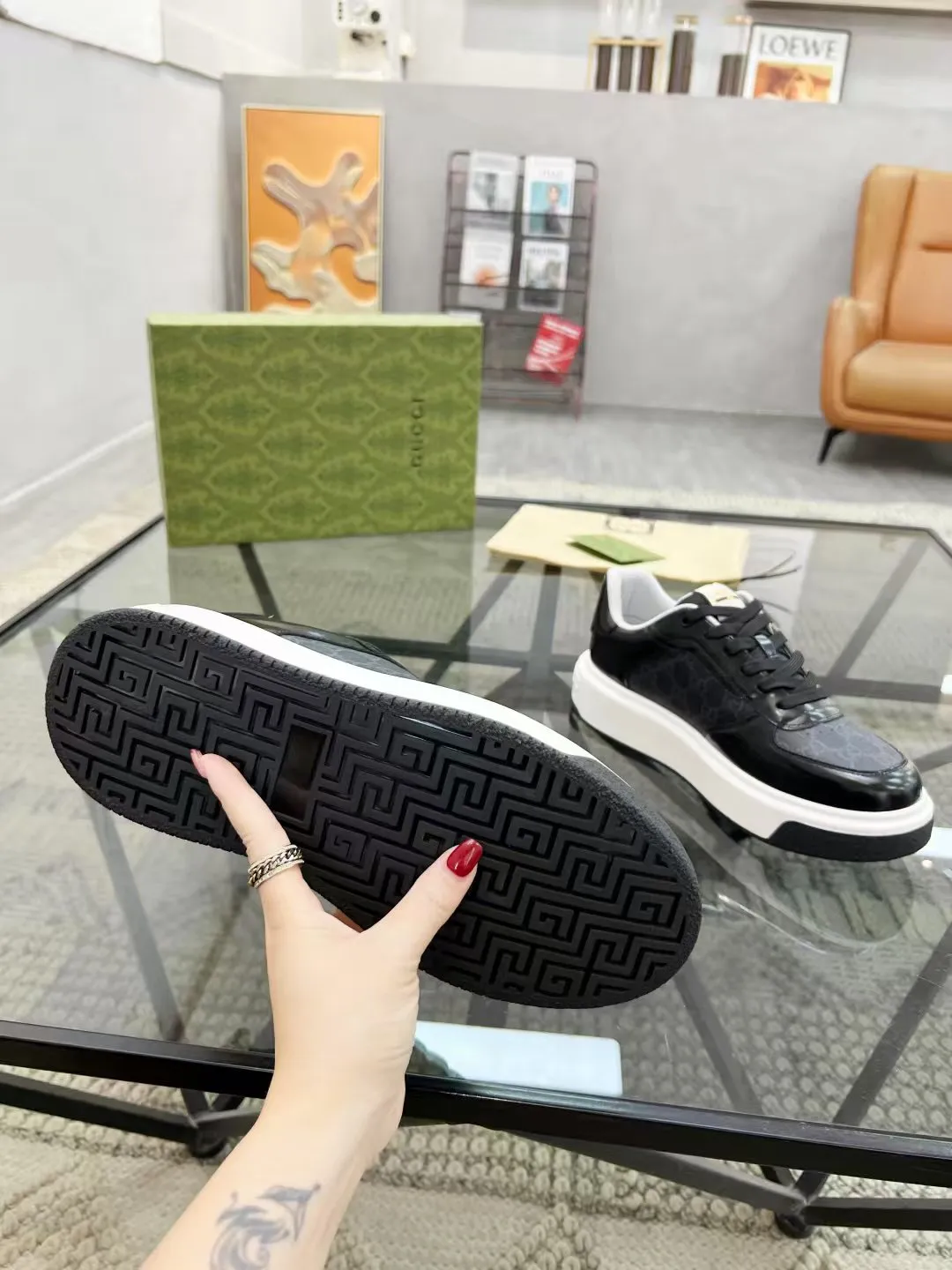 Factory price: 480💰New men's shoes GUCCI [Lightning] latest shoes shipped. Original quality, fashionable, made of special materials, sheepskin lining, brand new packaging. The foot feels super comfortable and the workmanship is impeccable. Size: 38-44, customized 45